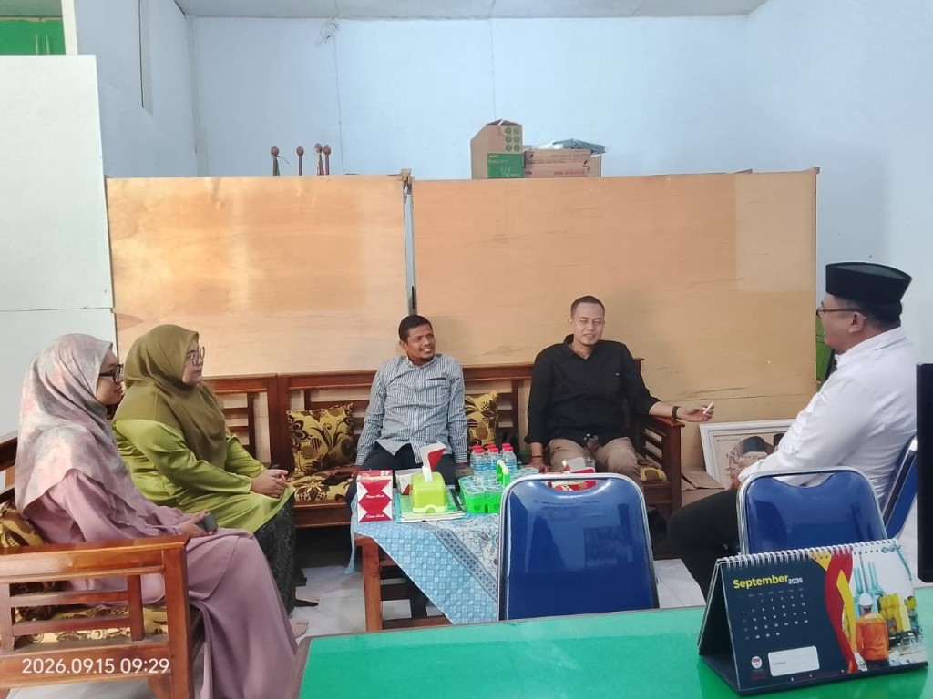 UNISBA Jambi Serahkan 15 Mahasiswa PPL dan PKM di MAS Darusy Syafiiyah